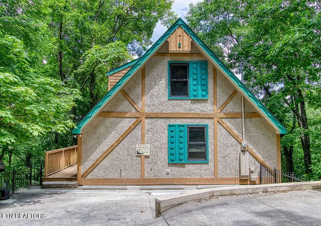 Homes for sale in Gatlinburg, TN | 1651 Arbon Ct, Gatlinburg, TN 37738 | MLS# 1346650