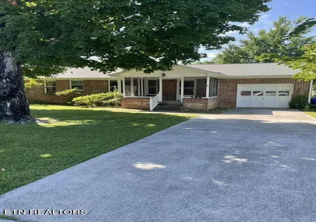 Homes for sale in Clinton, TN | 407 Highland Dr, Clinton, TN 37716 | MLS# 1346730