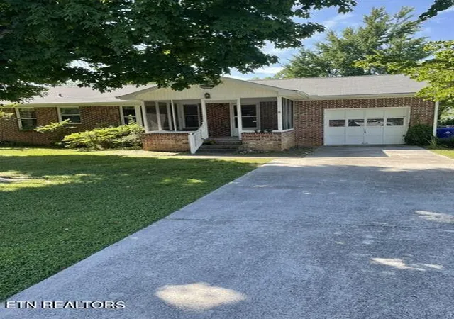 Homes for sale in Clinton, TN | 407 Highland Dr, Clinton, TN 37716 | MLS# 1346730