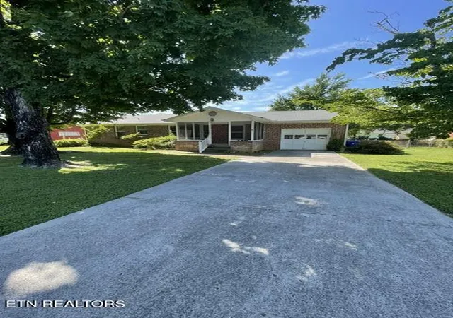 Homes for sale in Clinton, TN | 407 Highland Dr, Clinton, TN 37716 | MLS# 1346730