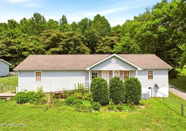 1st image of 633 Russell Ave, Harriman, TN 37748 | MLS# 1346853
