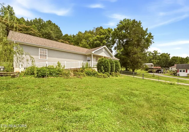 2nd image of 633 Russell Ave, Harriman, TN 37748 | MLS# 1346853