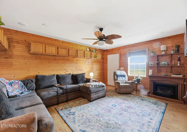 5th image of 633 Russell Ave, Harriman, TN 37748 | MLS# 1346853