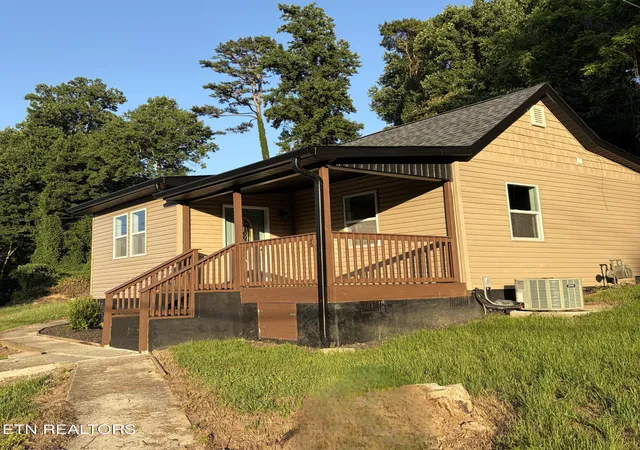 Homes for sale in Harriman, TN | 110 Cherry Dr, Harriman, TN 37748 | MLS# 1347018