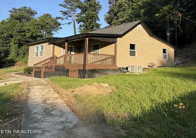 Homes for sale in Harriman, TN | 110 Cherry Dr, Harriman, TN 37748 | MLS# 1347018