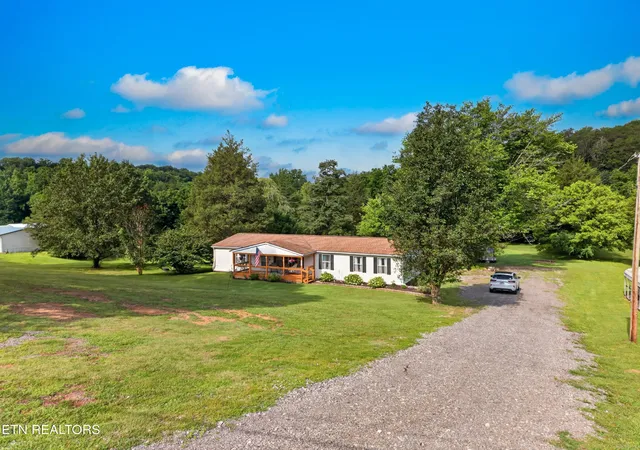 Homes for sale in Clinton, TN | 267 Pine Ridge Rd, Clinton, TN 37716 | MLS# 1346692