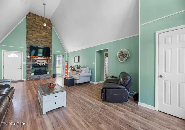5th image of 1129 Melton Hill Cir, Clinton, TN 37716 | MLS# 1346705