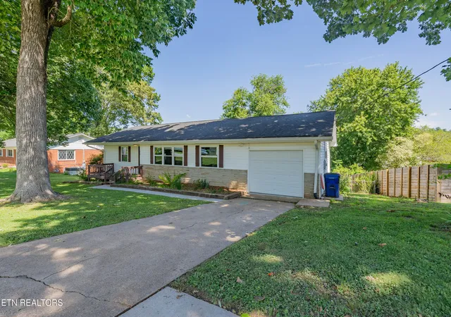 1st image of 412 Woodland Dr, Clinton, TN 37716 | MLS# 1347752