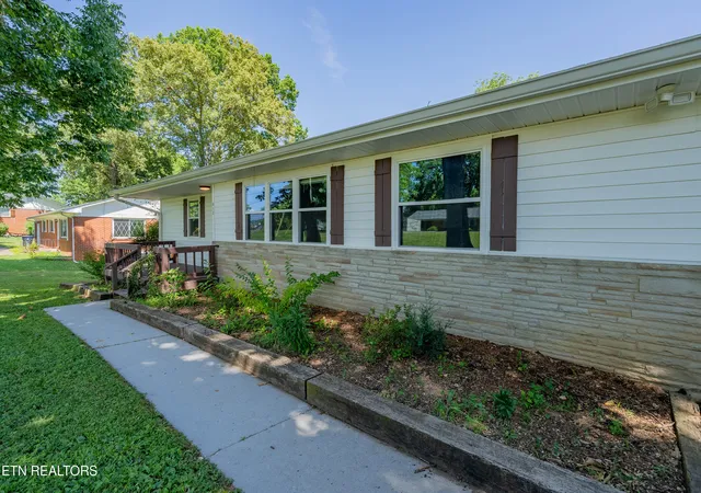 2nd image of 412 Woodland Dr, Clinton, TN 37716 | MLS# 1347752