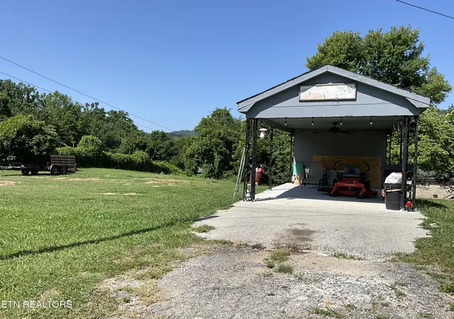 Homes for sale in Harriman, TN | 233 Morning Dr #10, Harriman, TN 37748 | MLS# 1346911