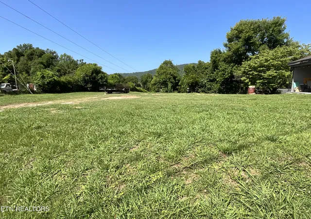 Homes for sale in Harriman, TN | 233 Morning Dr #10, Harriman, TN 37748 | MLS# 1346911