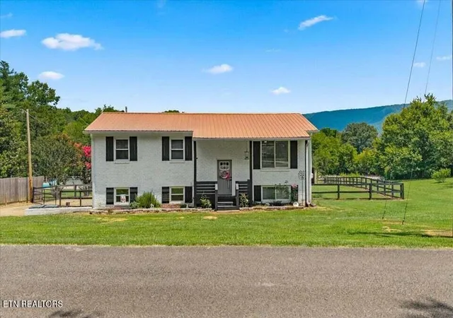 Homes for sale in Etowah, TN | 119 County Road 887, Etowah, TN 37331 | MLS# 1347100