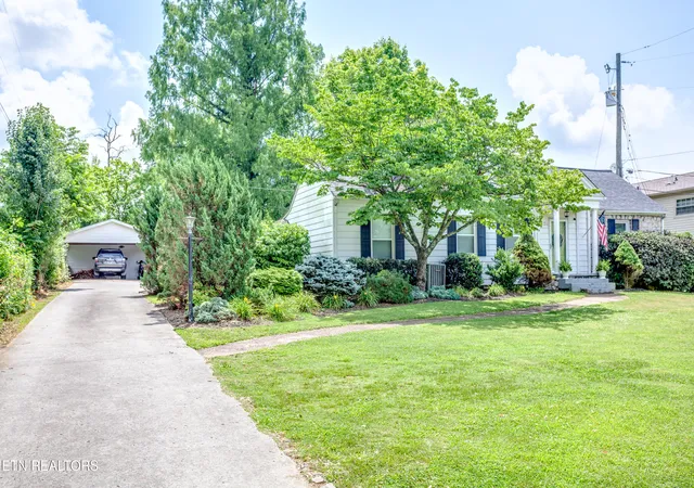 Photo 2 of Sale Pending at 5026 Jacksboro Pike, Knoxville, TN 37918 | MLS# 1346747 | Listing updated on 2026-08-20