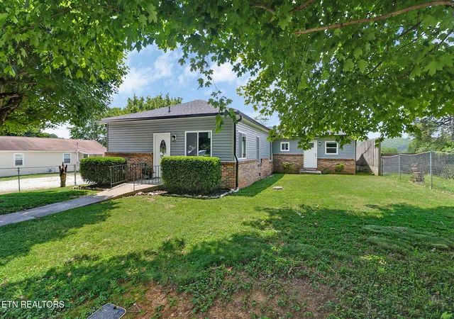 Homes for sale in Harriman, TN | 436 Maple St, Harriman, TN 37748 | MLS# 1346740