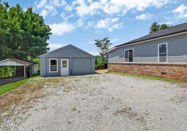Homes for sale in Harriman, TN | 436 Maple St, Harriman, TN 37748 | MLS# 1346740