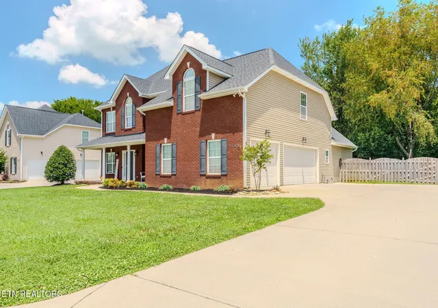 Photo 3 of Single family home for sale at 2709 Daventry Dr, Maryville, TN 37804 | MLS# 1346766 | Listing updated on 2026-07-30