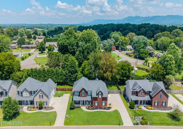 Photo 4 of Single family home for sale at 2709 Daventry Dr, Maryville, TN 37804 | MLS# 1346766 | Listing updated on 2026-07-30