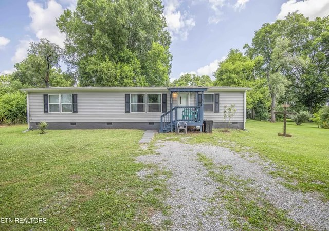 Homes for sale in Sweetwater, TN | 206 Bennett St, Sweetwater, TN 37874 | MLS# 1346838