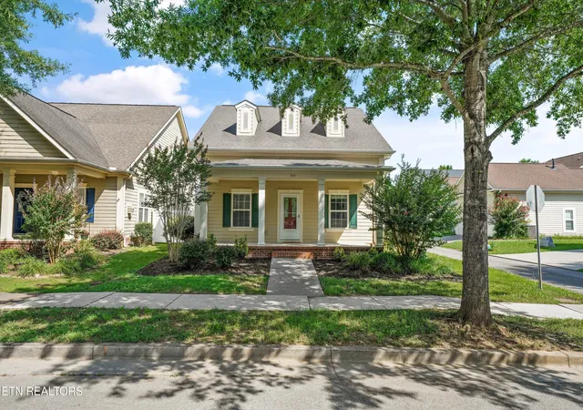 Homes for sale in Oak Ridge, TN | 100 Forestberry St, Oak Ridge, TN 37830 | MLS# 1346767