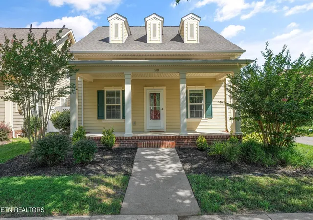 Homes for sale in Oak Ridge, TN | 100 Forestberry St, Oak Ridge, TN 37830 | MLS# 1346767