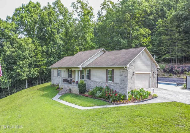 Photo 3 of Single family home for sale at 2602 Wayland Rd, Knoxville, TN 37914 | MLS# 1346831 | Listing updated on 2026-10-08