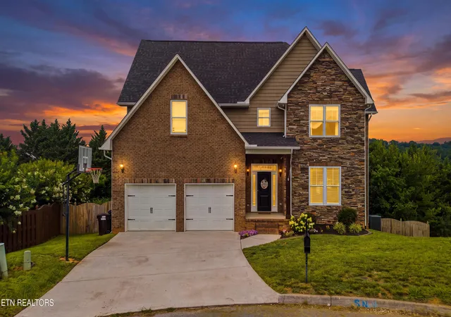 Homes for sale in Knoxville, TN | 705 Huntcliff Ln, Knoxville, TN 37922 | MLS# 1347734