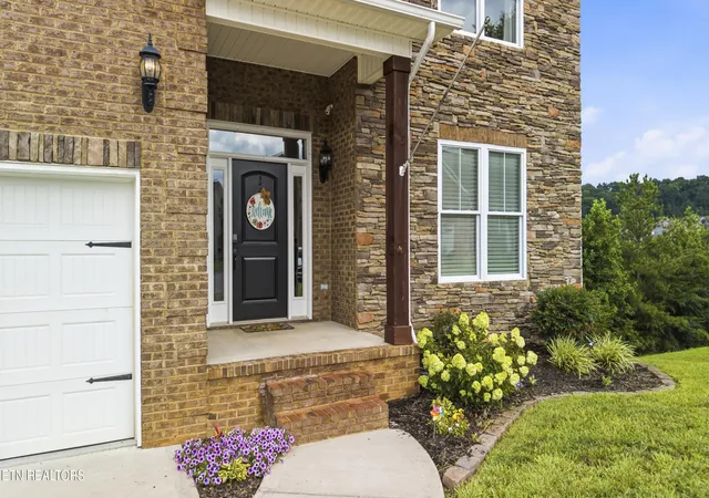 Homes for sale in Knoxville, TN | 705 Huntcliff Ln, Knoxville, TN 37922 | MLS# 1347734