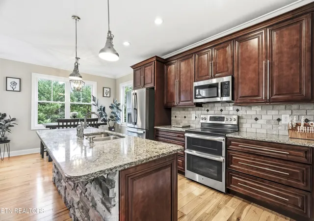 Homes for sale in Knoxville, TN | 705 Huntcliff Ln, Knoxville, TN 37922 | MLS# 1347734