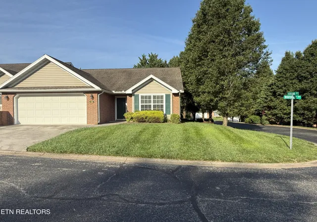 Photo 3 of Sale Pending at 401 Winthrope Way, Knoxville, TN 37923 | MLS# 1346828 | Listing updated on 2026-09-01