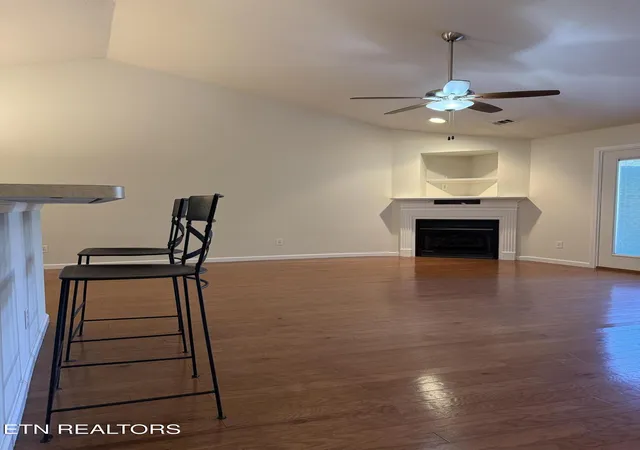Photo 4 of Sale Pending at 401 Winthrope Way, Knoxville, TN 37923 | MLS# 1346828 | Listing updated on 2026-09-01