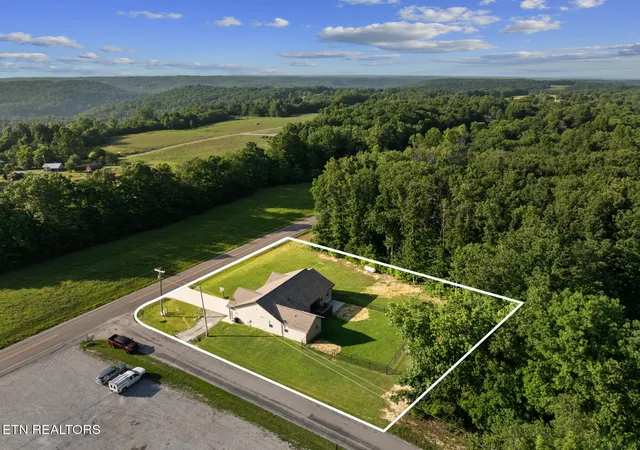 Homes for sale in Monterey, TN | 3306 Muddy Pond Rd, Monterey, TN 38574 | MLS# 1346987