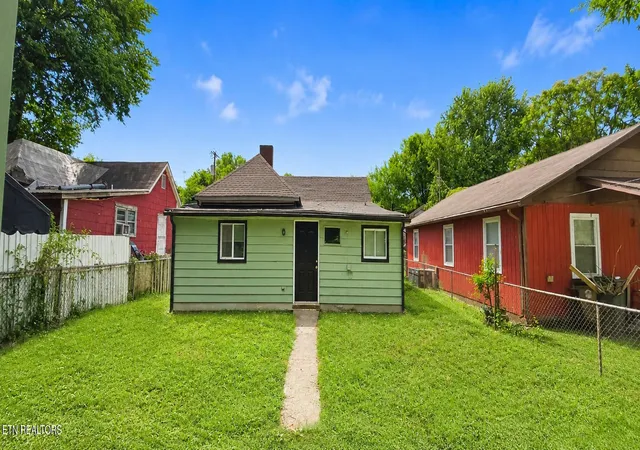 Homes for sale in Knoxville, TN | 1321 Brookside Ave, Knoxville, TN 37921 | MLS# 1346833
