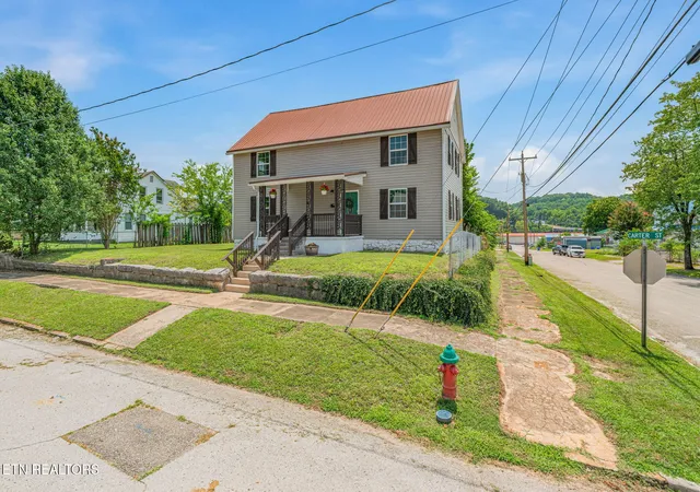 Homes for sale in Harriman, TN | 431 Carter Ave, Harriman, TN 37748 | MLS# 1346857