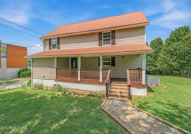 Homes for sale in Harriman, TN | 431 Carter Ave, Harriman, TN 37748 | MLS# 1346857