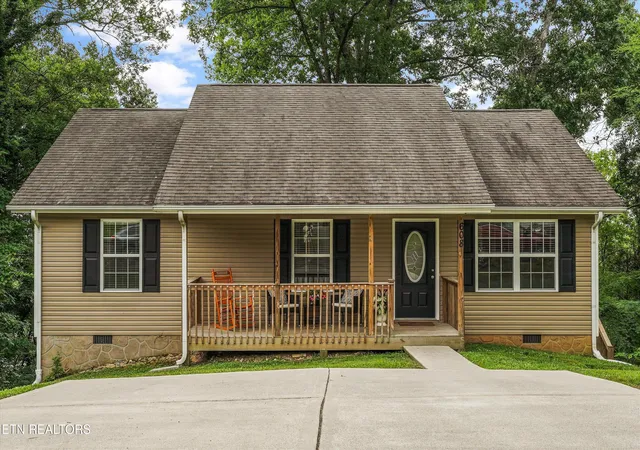 Homes for sale in Lenoir City, TN | 608 W 3rd Ave, Lenoir City, TN 37771 | MLS# 1347658