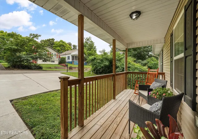Homes for sale in Lenoir City, TN | 608 W 3rd Ave, Lenoir City, TN 37771 | MLS# 1347658