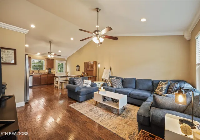 Homes for sale in Lenoir City, TN | 608 W 3Rd Ave, Lenoir City, TN 37771 | MLS# 1347658