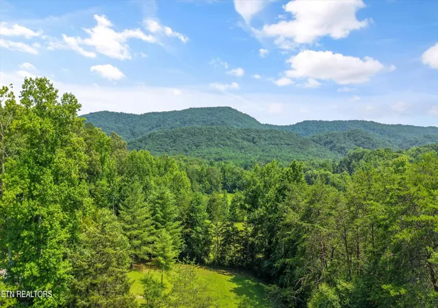 2nd image of 3924 Rocky Branch Rd, Walland, TN 37886 | MLS# 1347052