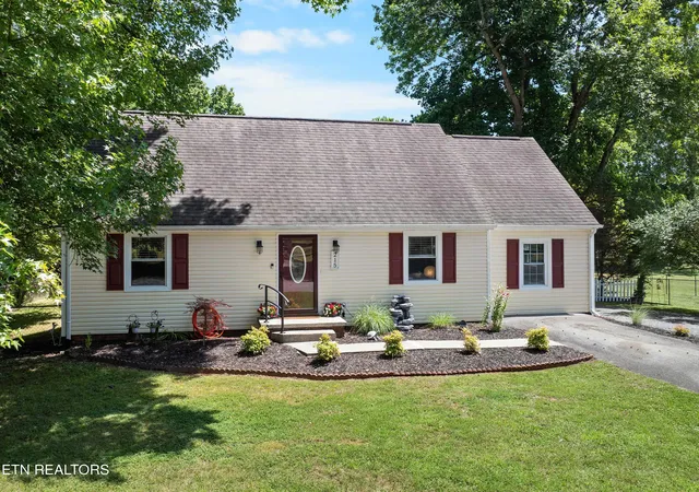 1st image of 215 Tusculum Dr, Oak Ridge, TN 37830 | MLS# 1346894