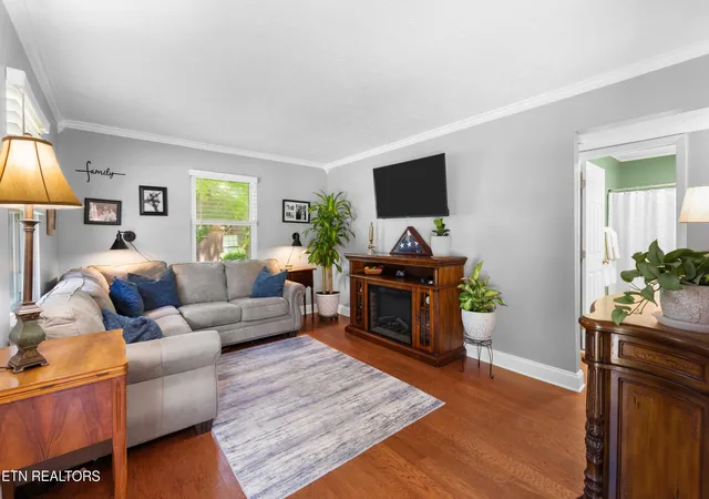 2nd image of 215 Tusculum Dr, Oak Ridge, TN 37830 | MLS# 1346894