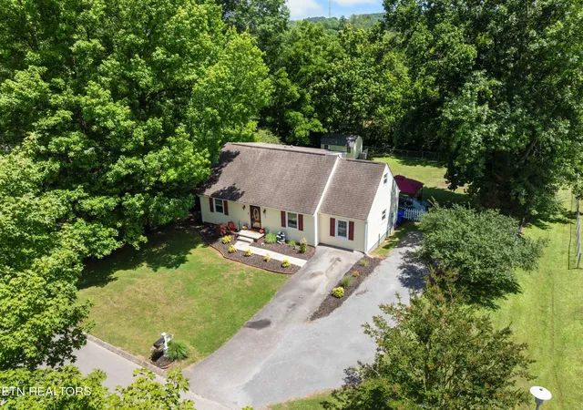 31st image of 215 Tusculum Dr, Oak Ridge, TN 37830 | MLS# 1346894