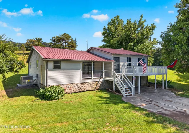 Homes for sale in Thorn Hill, TN | 1834 Mountain Valley Hwy 131, Thorn Hill, TN 37881 | MLS# 1346877