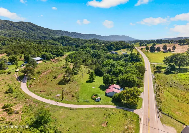 Homes for sale in Thorn Hill, TN | 1834 Mountain Valley Hwy 131, Thorn Hill, TN 37881 | MLS# 1346877