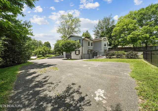 Photo 2 of Sale Pending at 608 Churchill Rd, Knoxville, TN 37909 | MLS# 1346892 | Listing updated on 2026-09-04
