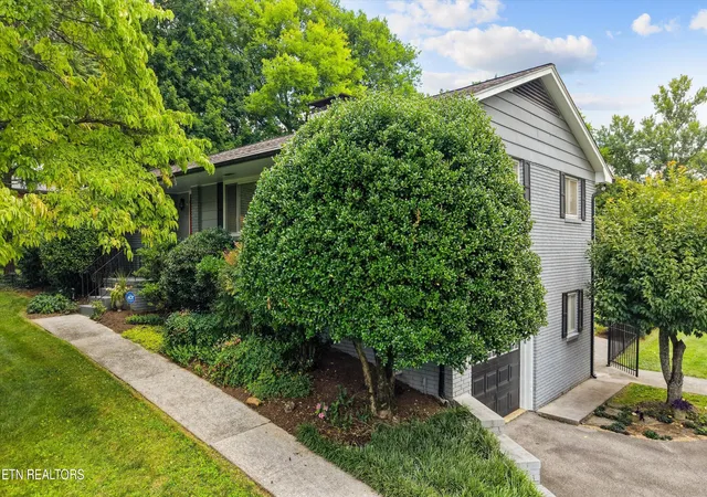 Photo 3 of Sale Pending at 608 Churchill Rd, Knoxville, TN 37909 | MLS# 1346892 | Listing updated on 2026-09-04