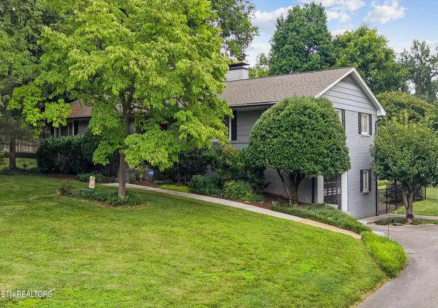 Photo 3 of Sale Pending at 608 Churchill Rd, Knoxville, TN 37909 | MLS# 1346892 | Listing updated on 2026-09-04