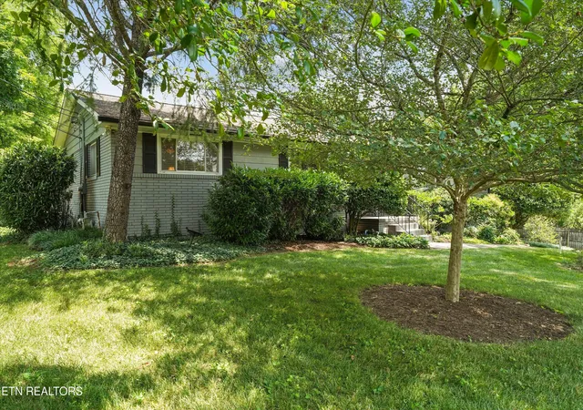 Photo 4 of Sale Pending at 608 Churchill Rd, Knoxville, TN 37909 | MLS# 1346892 | Listing updated on 2026-09-04