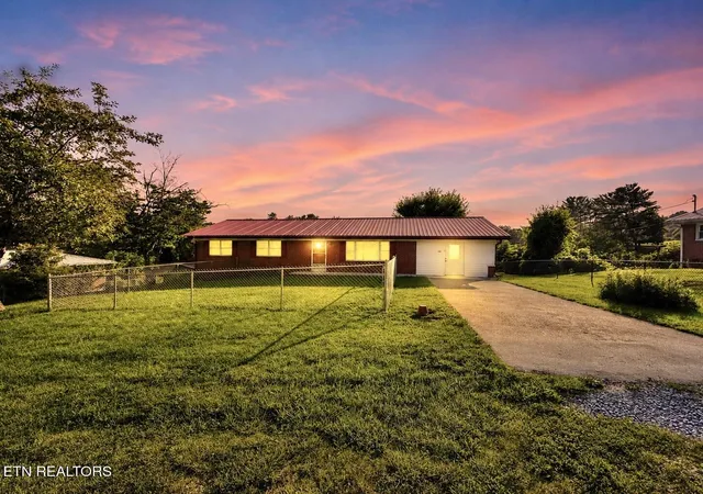 Homes for sale in Jonesville, VA | 220 Russell St, Jonesville, VA 24263 | MLS# 1346901