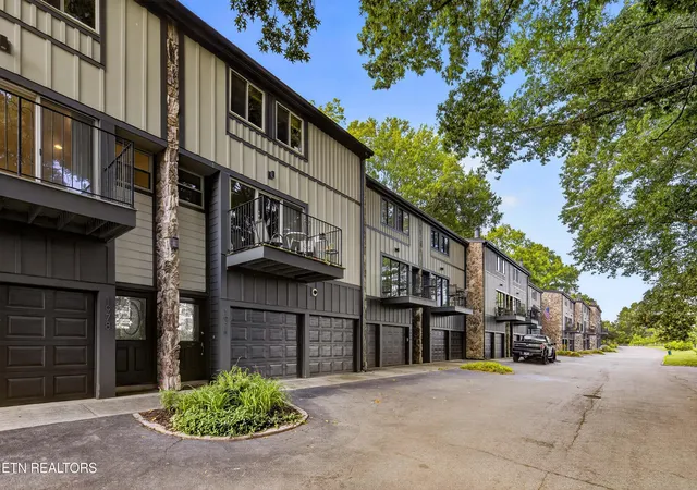 Photo 2 of Condo for sale at 1976 Cherokee Blf Dr, Knoxville, TN 37920 | MLS# 1346909 | Listing updated on 2026-08-26