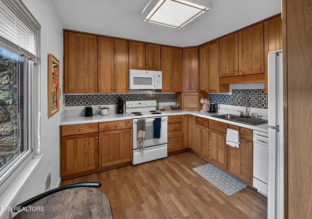 Listing Photo 4 - Condo for sale in building located at 1976 Cherokee Blf Dr, Knoxville, TN 37920